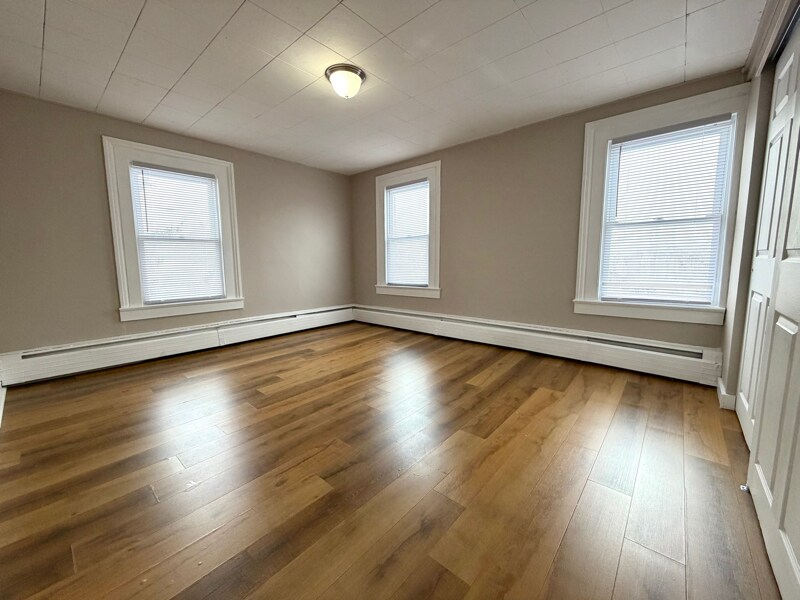 Building Photo - 184 Burritt Rd