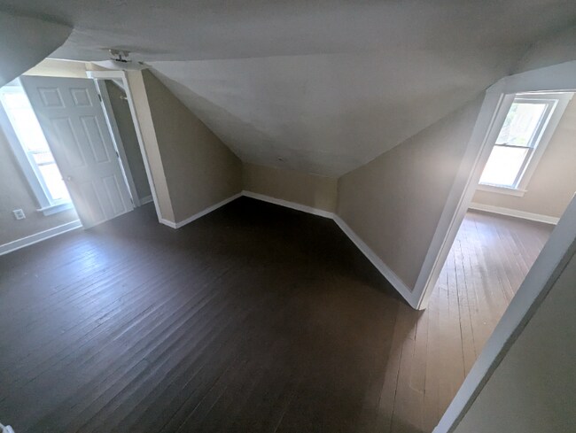 Building Photo - 410 W 23rd St