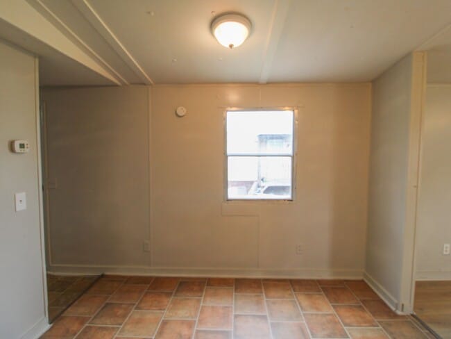 Building Photo - Close to downtown Pulaski!