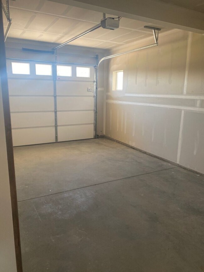 Building Photo - 3 Bed 2 1/2 Bath Condo in Bozeman