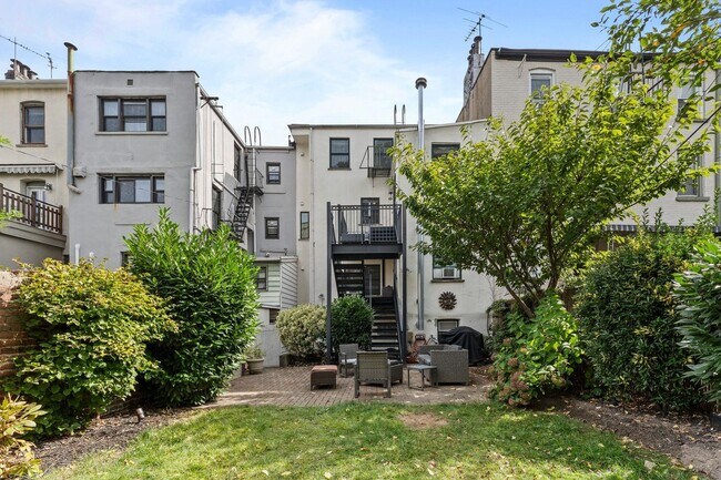 Building Photo - 326 Park Ave