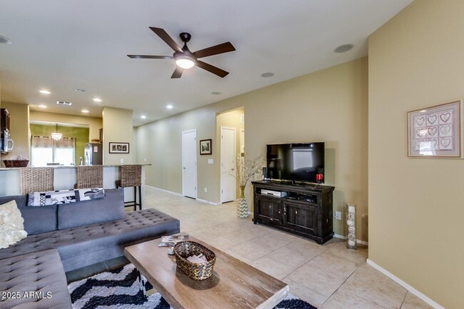 Building Photo - 1657 W Desperado Way