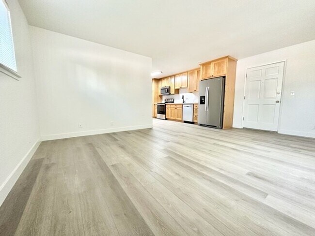 Interior Photo - 417 Orange St