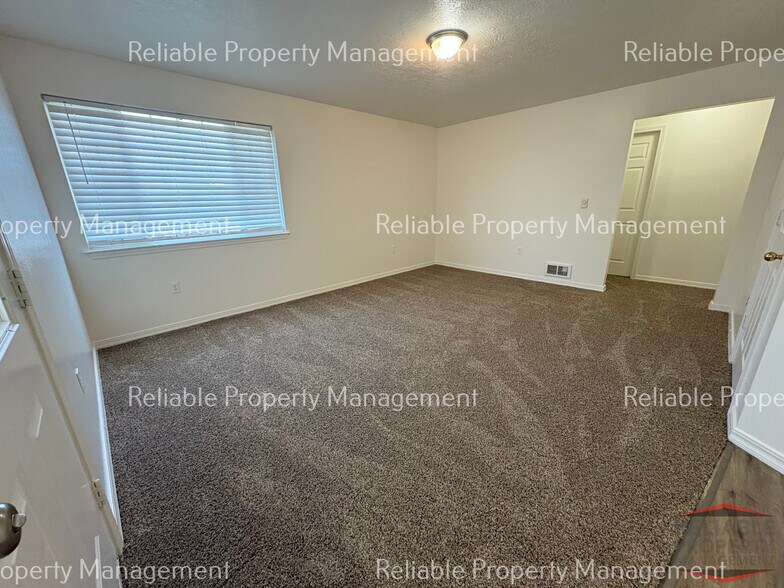 Building Photo - 2234 Meppen Dr