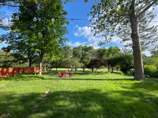 Building Photo - 2018 Greenbriar Cir