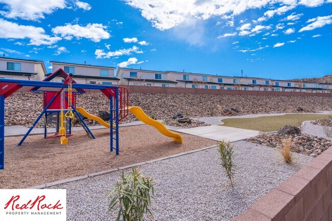 Building Photo - Innovative Design! 4 Bedroom Home in the Beautiful Desert Playa Community