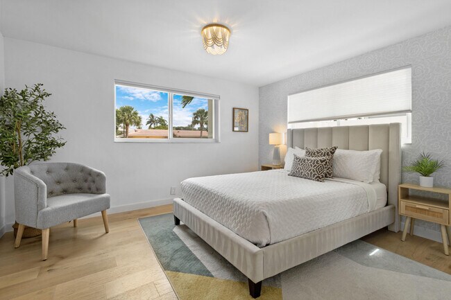 Building Photo - 2862 NE 35th Ct