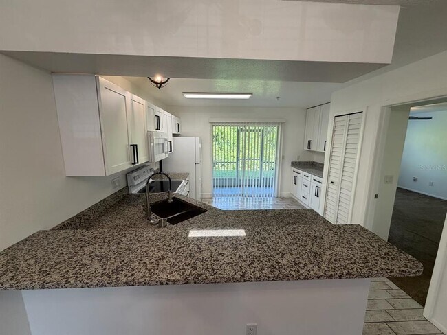 Building Photo - 121 Reserve Cir