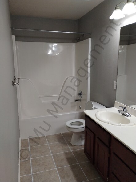 Building Photo - 1850 N Cannondale Dr