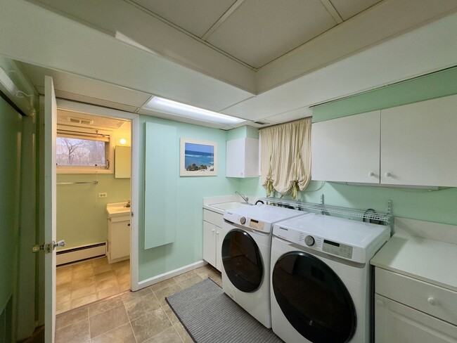 Building Photo - Charming Split-Level Interior 3 Bedroom/2 Bathroom Detached Home in Lutherville Timonium, MD!