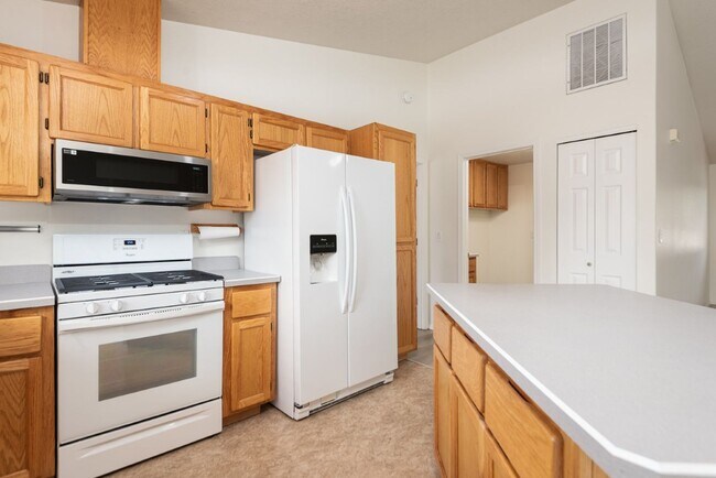 Building Photo - 63251 Gallop Ct