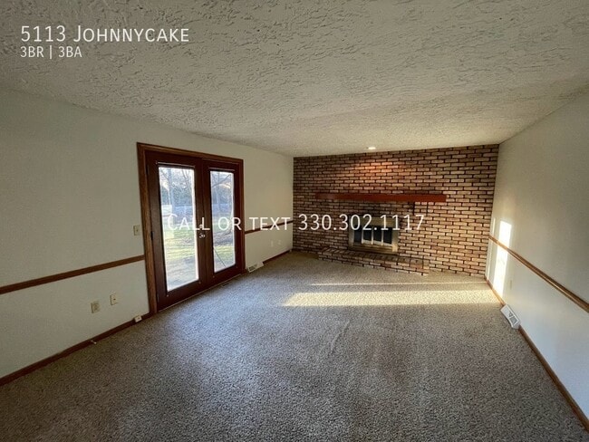 Building Photo - Three bedroom three bathroom duplex for rent