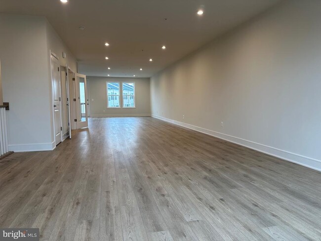 Building Photo - 43324 Farringdon Sq