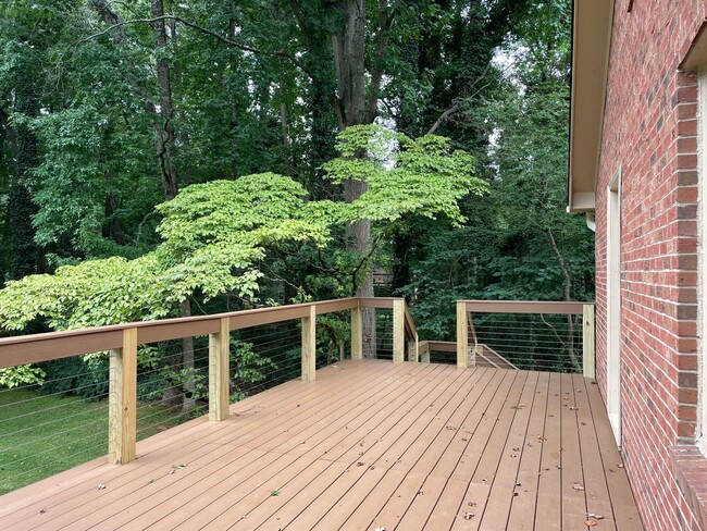 Building Photo - 7942 Lake Vista Dr