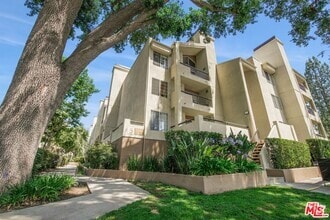 Building Photo - 5535 Canoga Ave