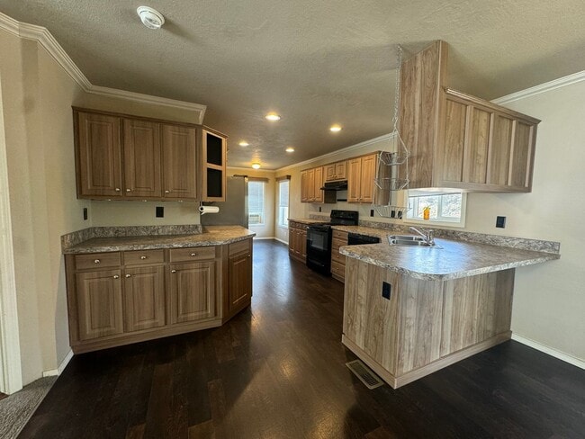 Building Photo - 3 Bedroom in Myrtle Creek