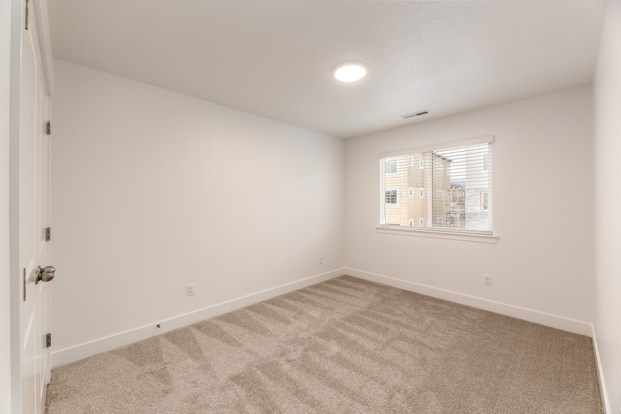 Building Photo - 13694 S Devers Dr