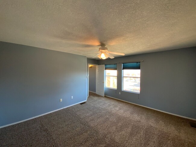 Building Photo - 3 Bedroom + Loft & Bonus Room Available Ne...