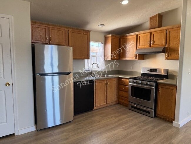 Building Photo - Great Single Level Home in the Country ~ West Petaluma ~ 2bd/2ba with Large Bonus Room