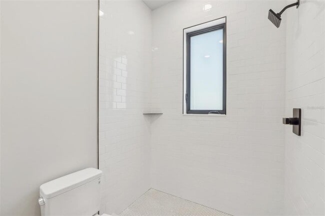 Building Photo - 1412 S Moody Ave