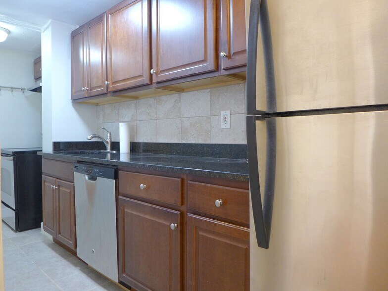 Building Photo - 36 Delle Ave