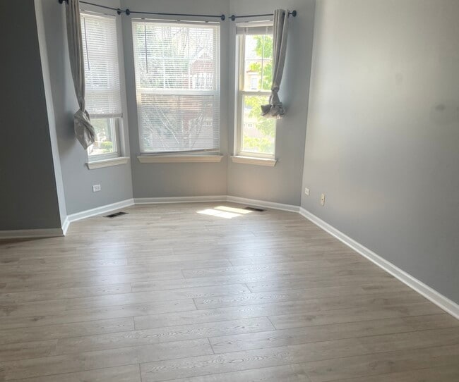 Building Photo - 453 Pine Lake Cir