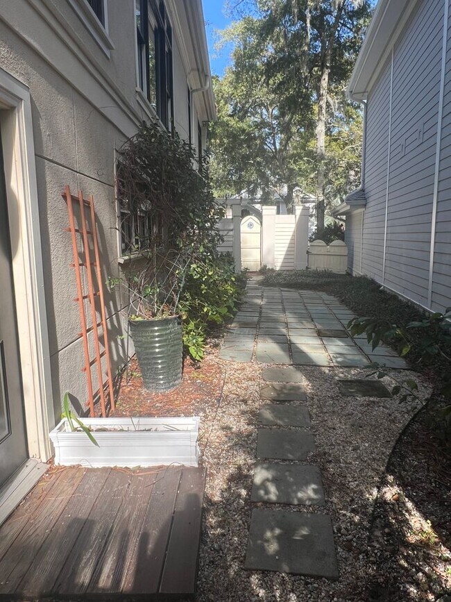 Building Photo - Spacious Updated Home in Windmill Harbour!