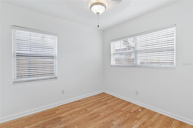 Building Photo - 452 45th Ave N