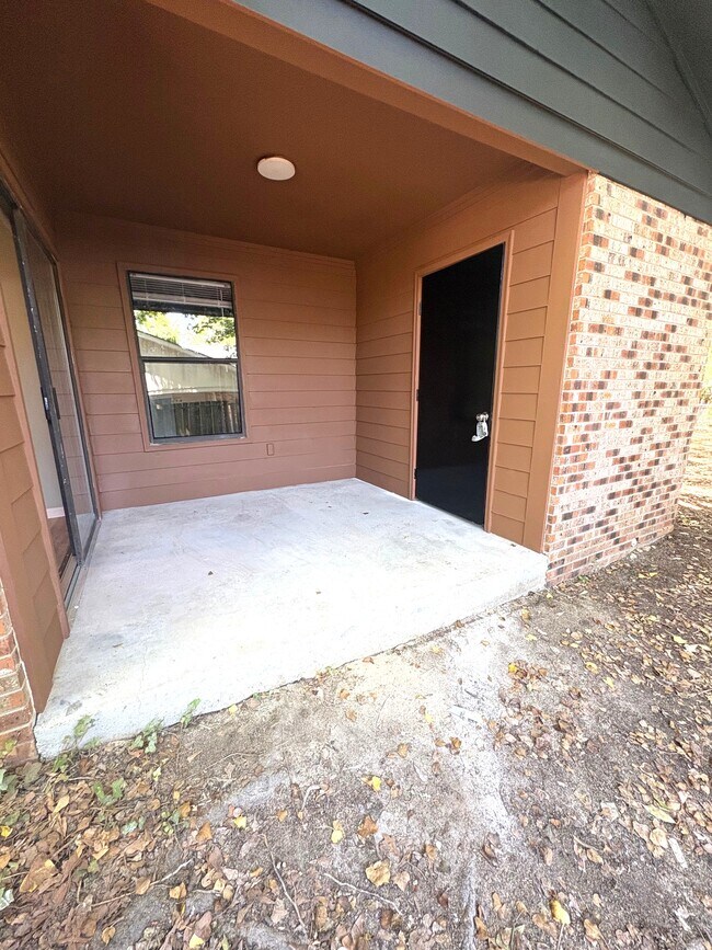 Building Photo - 1725 Kathleen Dr