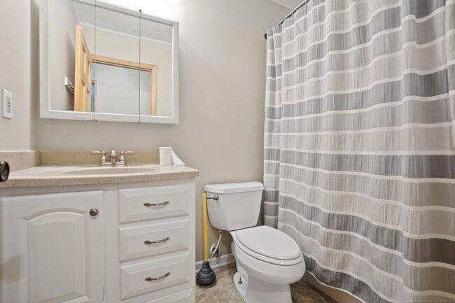 Building Photo - 3145 Dogwood Dr