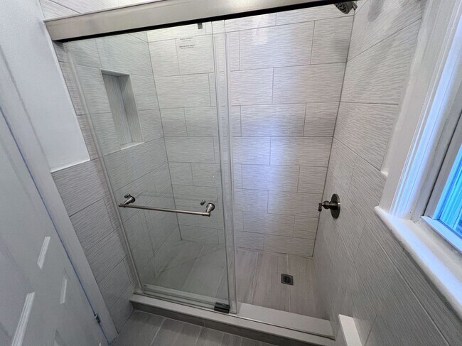 Building Photo - 618 16th St