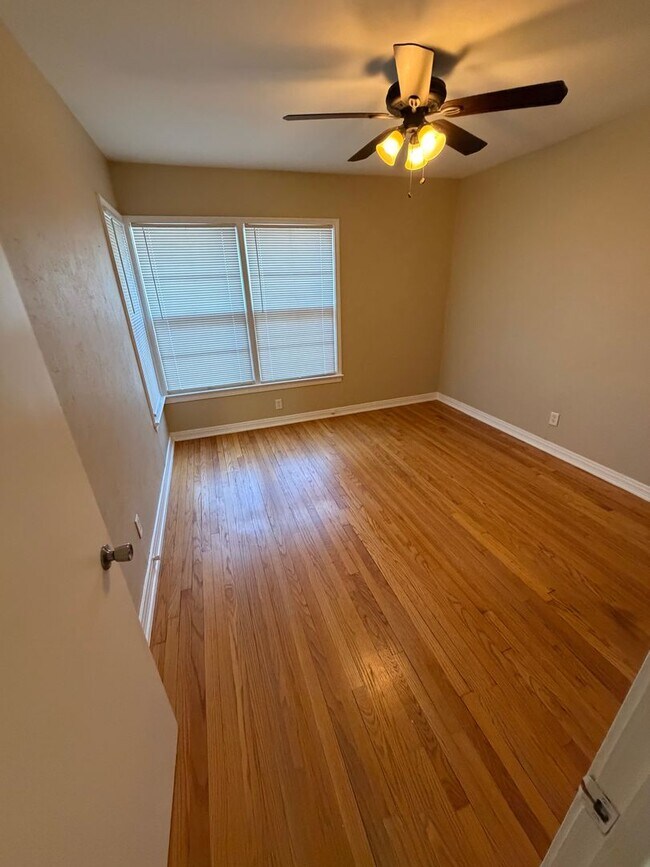 Building Photo - Rarely available and ready for immediate move in!