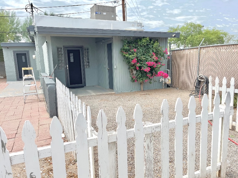 Primary Photo - 3560 E Cody St