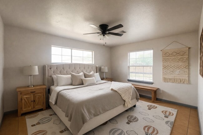 Building Photo - 5602 Hirsch Rd