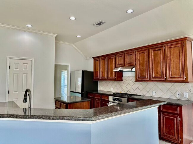Building Photo - 3131 Valley Ct