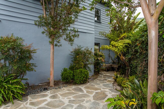 Building Photo - 2318 Beach Ave