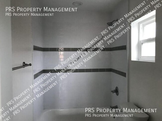 Building Photo - 603 E Solana Dr