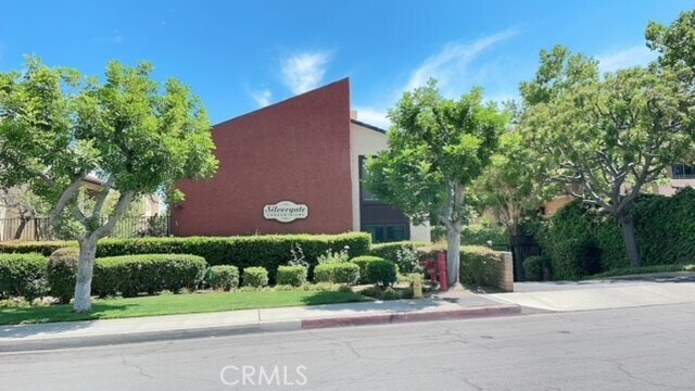 Building Photo - 585 W Duarte Rd