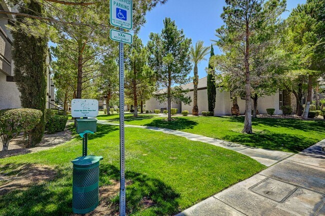 Building Photo - Charming 1 bedroom Condo with full size Ga...