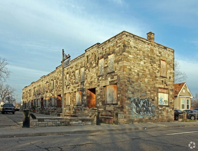 Primary Photo - 2715 Rosa Parks Blvd