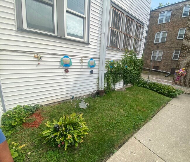 Building Photo - 8352 S Maryland Ave