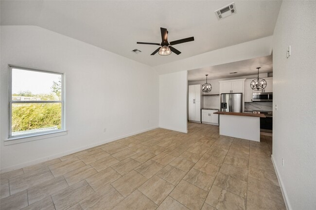 Building Photo - 450 Rd 5512