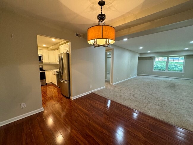 Building Photo - Spacious 2 Bed 2 Bath Condo In Vibrant The...