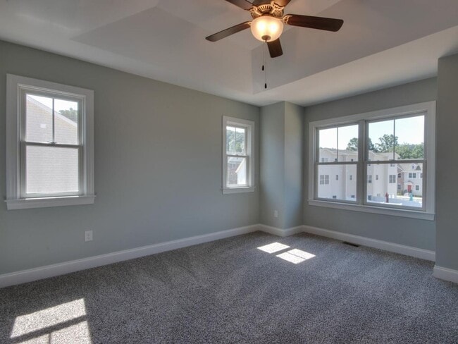 Building Photo - Spacious Luxury Townhome! Outstanding Location!