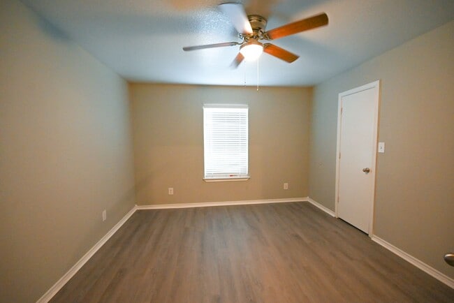 Building Photo - Decatur 2 bedroom 2 bath Duplex Available