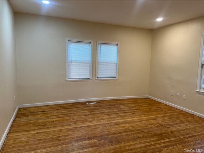 Building Photo - 42 E Main St