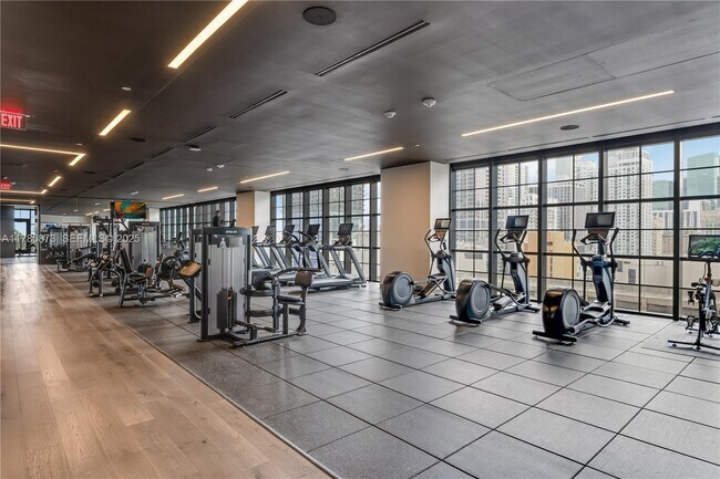 Building Photo - 601 NE 1st Ave