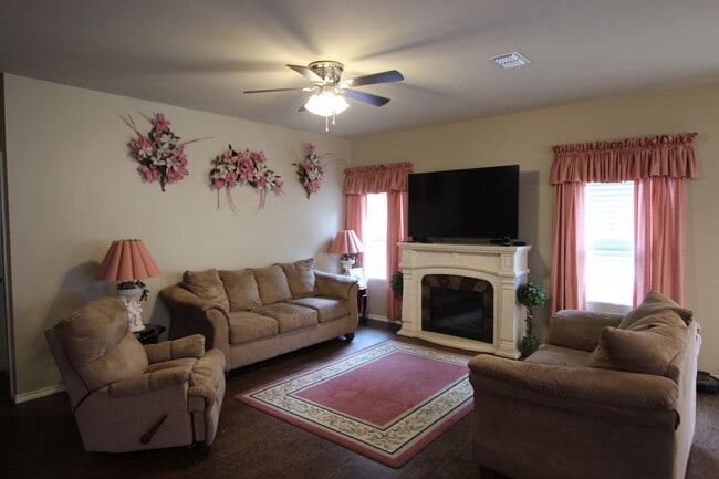 Building Photo - Cozy 4 Bedroom2 Bath Home in West Tyler!