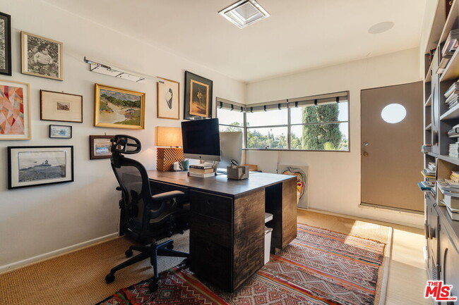 Building Photo - 1530 N Easterly Terrace