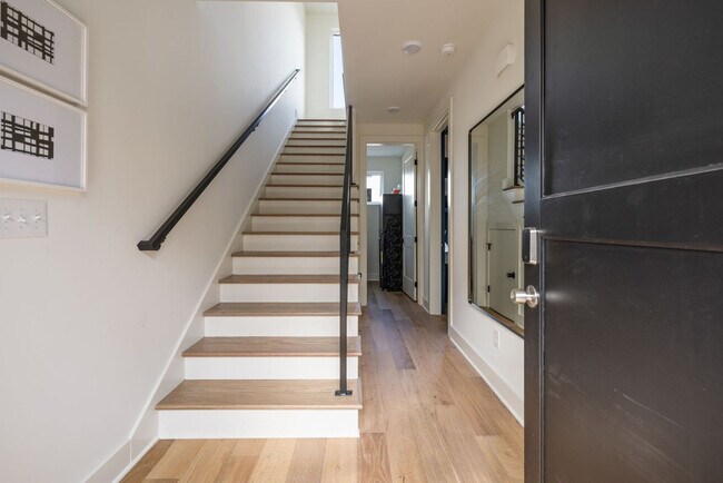 Building Photo - 1117 3rd Ave S